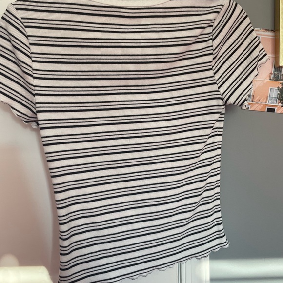 aeropostale black & white striped tee shirt; size medium; barely worn - Picture 2 of 3